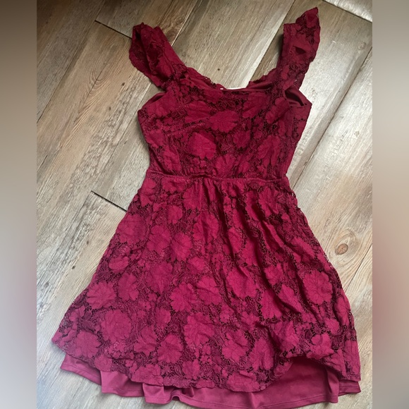Monteau red lacy floral dress, size s - Picture 3 of 3
